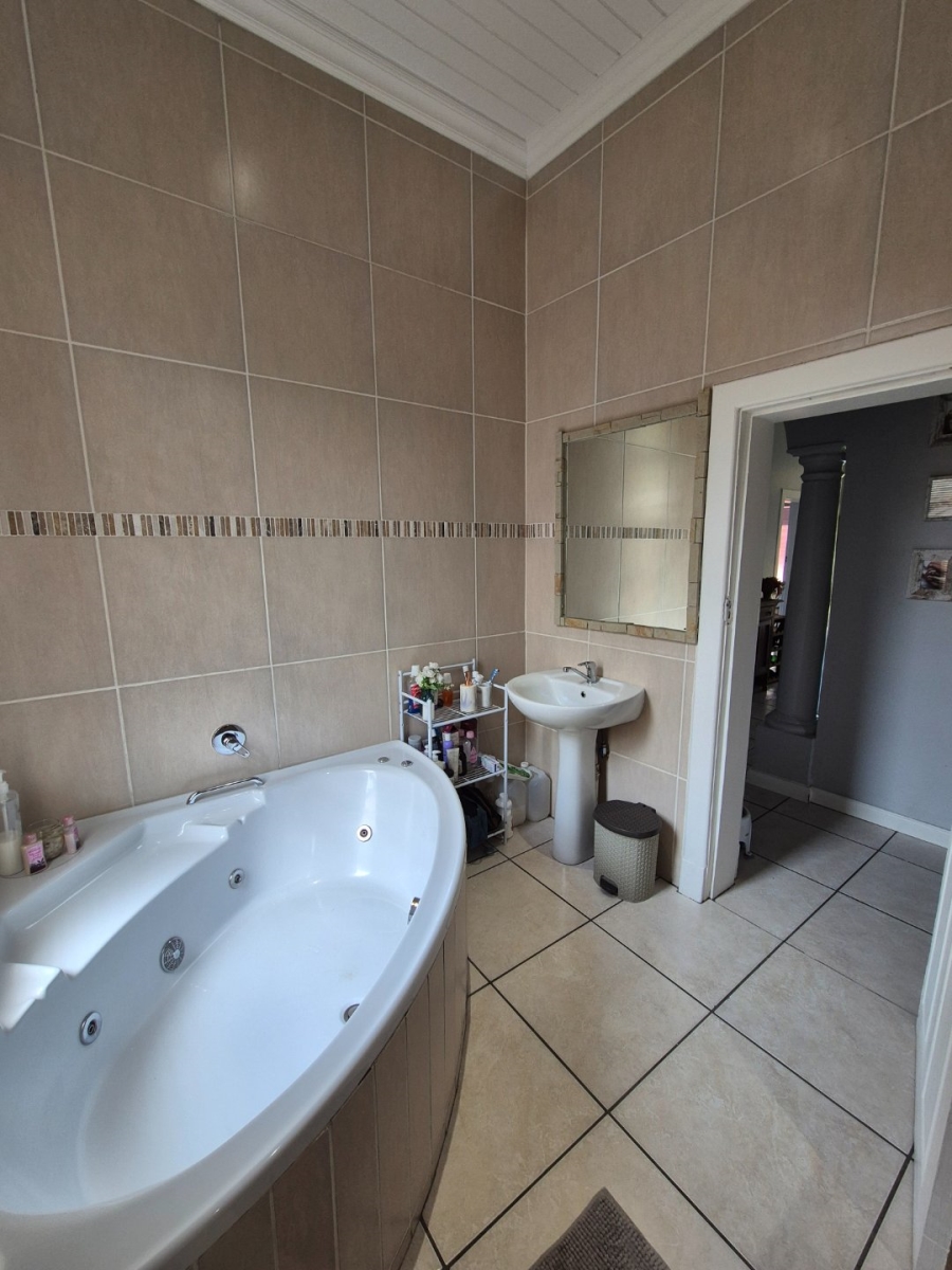 4 Bedroom Property for Sale in Bethlehem Free State